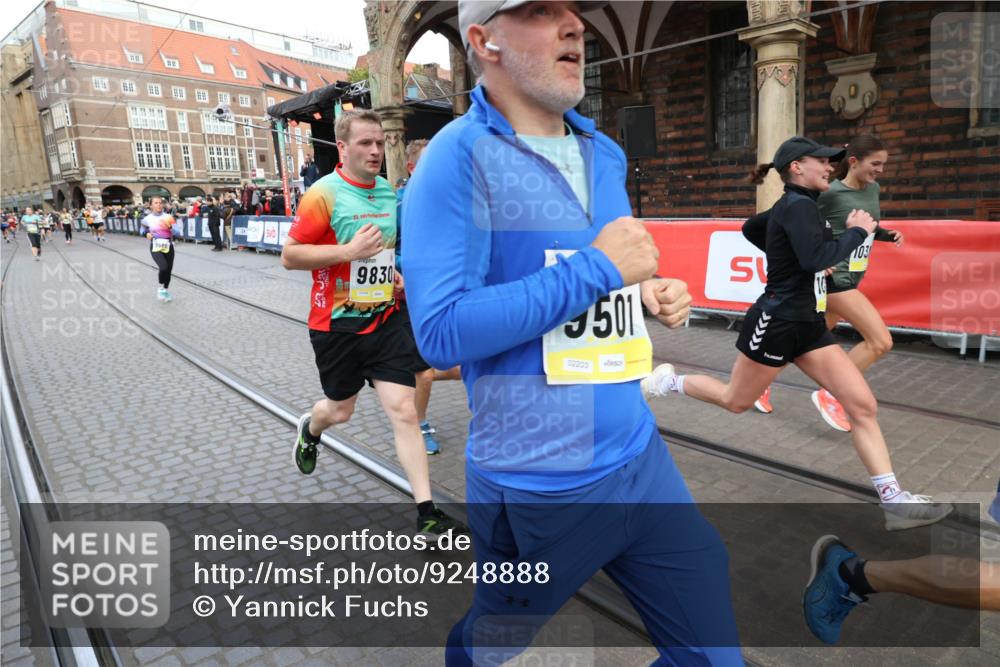 05.10.2025 - 20. swb-Marathon Bremen Yannick Fuchs http://msf.ph/oto/9248888 05.10.2025 10:52:56 Ziel 9214, 9284, 9501, 9581, 9830, 9985, 10308, 10309, 10514, 10833, 10997, 11012, 11382, 11417, 11587 meine-sportfotos.de