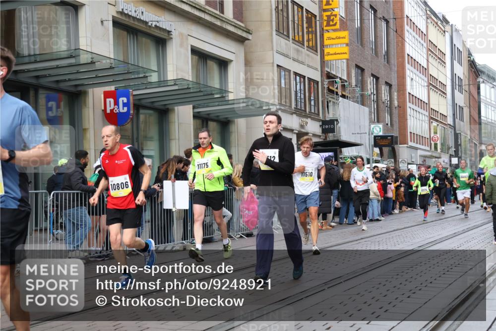 05.10.2025 - 20. swb-Marathon Bremen Strokosch-Dieckow http://msf.ph/oto/9248921 05.10.2025 10:52:58 Ziel 7193, 7251, 9263, 9449, 9539, 9703, 9717, 9834, 9868, 9956, 9957, 10057, 10128, 10242, 10302, 10317, 10335, 10349, 10369, 10460, 10466, 10468, 10655, 10806, 10934, 10958, 10993, 11174, 11175, 11300, 11377, 11510, 11512, 11545, 11616, 11716, 7193, 7251, 9263, 9449, 9539, 9703, 9717, 9834, 9868, 9956, 9957, 10057, 10128, 10242, 10302, 10317, 10335, 10349, 10369, 10460, 10466, 10468, 10655, 10806, 10934, 10958, 10993, 11174 meine-sportfotos.de