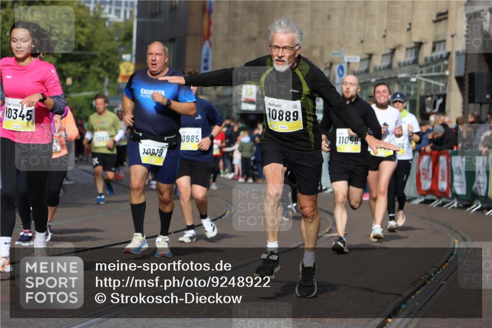 05.10.2025 - 20. swb-Marathon Bremen Strokosch-Dieckow http://msf.ph/oto/9248922 05.10.2025 11:00:11 Ziel 7177, 7621, 9495, 9672, 10345, 10489, 10889, 10919, 10985, 11050, 11063, 11125, 11600, 11713 meine-sportfotos.de