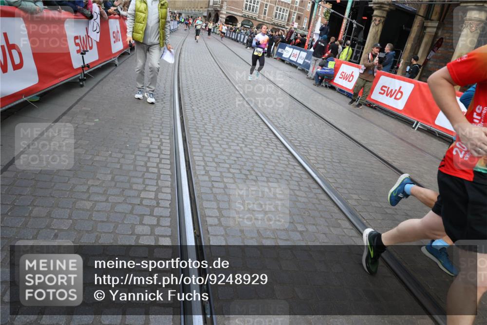 05.10.2025 - 20. swb-Marathon Bremen Yannick Fuchs http://msf.ph/oto/9248929 05.10.2025 10:52:56 Ziel 9214, 9284, 9501, 9581, 9830, 9985, 10308, 10309, 10514, 10833, 10997, 11012, 11382, 11417, 11587 meine-sportfotos.de