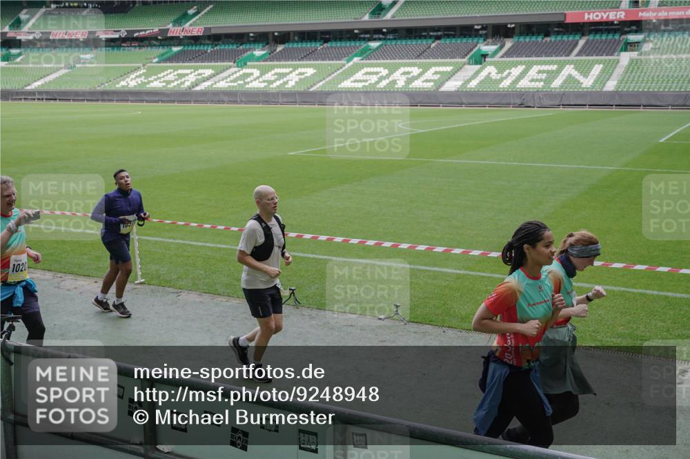 05.10.2025 - 20. swb-Marathon Bremen Michael Burmester http://msf.ph/oto/9248948 05.10.2025 10:39:30 Laufen im Stadion 7199, 7654, 7779, 7788, 7789, 7979, 8123, 9002, 9180, 9186, 9224, 9225, 9228, 9229, 9315, 9324, 9325, 9379, 9398, 9419, 9515, 9523, 9610, 9628, 9644, 9661, 9668, 9713, 9765, 9780, 9786, 9850, 9908, 9927, 9944, 9998, 10018, 10021, 10025, 10106, 10142, 10185, 10192, 10207, 10213, 10238, 10255, 10258, 10289, 10371, 10374, 10405, 10426, 10462, 10483, 10498, 10529, 10531, 10551, 10557, 10567, 10587, 10597, 10734, 10749, 10853, 9182, 9184, 9229, 9269, 9300, 9394 meine-sportfotos.de
