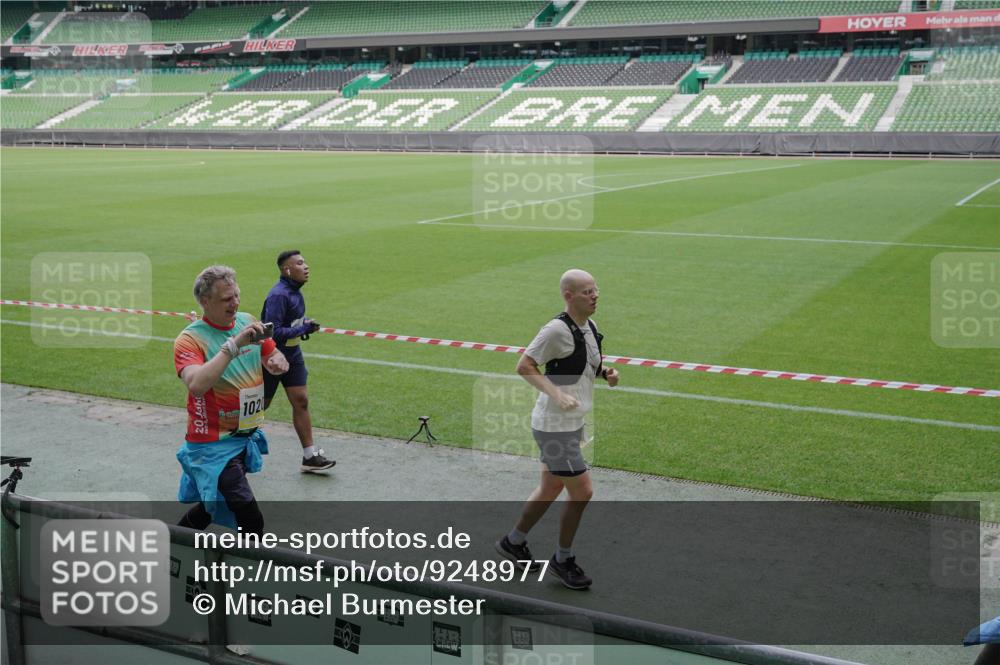 05.10.2025 - 20. swb-Marathon Bremen Michael Burmester http://msf.ph/oto/9248977 05.10.2025 10:39:30 Laufen im Stadion 7199, 7654, 7779, 7788, 7789, 7979, 8123, 9002, 9180, 9186, 9224, 9225, 9228, 9229, 9315, 9324, 9325, 9379, 9398, 9419, 9515, 9523, 9610, 9628, 9644, 9661, 9668, 9713, 9765, 9780, 9786, 9850, 9908, 9927, 9944, 9998, 10018, 10021, 10025, 10106, 10142, 10185, 10192, 10207, 10213, 10238, 10255, 10258, 10289, 10371, 10374, 10405, 10426, 10462, 10483, 10498, 10529, 10531, 10551, 10557, 10567, 10587, 10597, 10734, 10749, 10853, 9182, 9184, 9229, 9269, 9300, 9394 meine-sportfotos.de