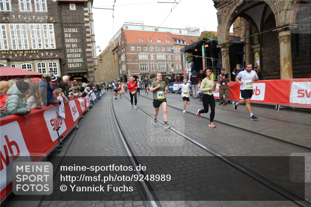 05.10.2025 - 20. swb-Marathon Bremen Yannick Fuchs http://msf.ph/oto/9248989 05.10.2025 10:53:05 Ziel 9187, 9918, 9985, 10064, 10779, 10955, 11450, 11722 meine-sportfotos.de