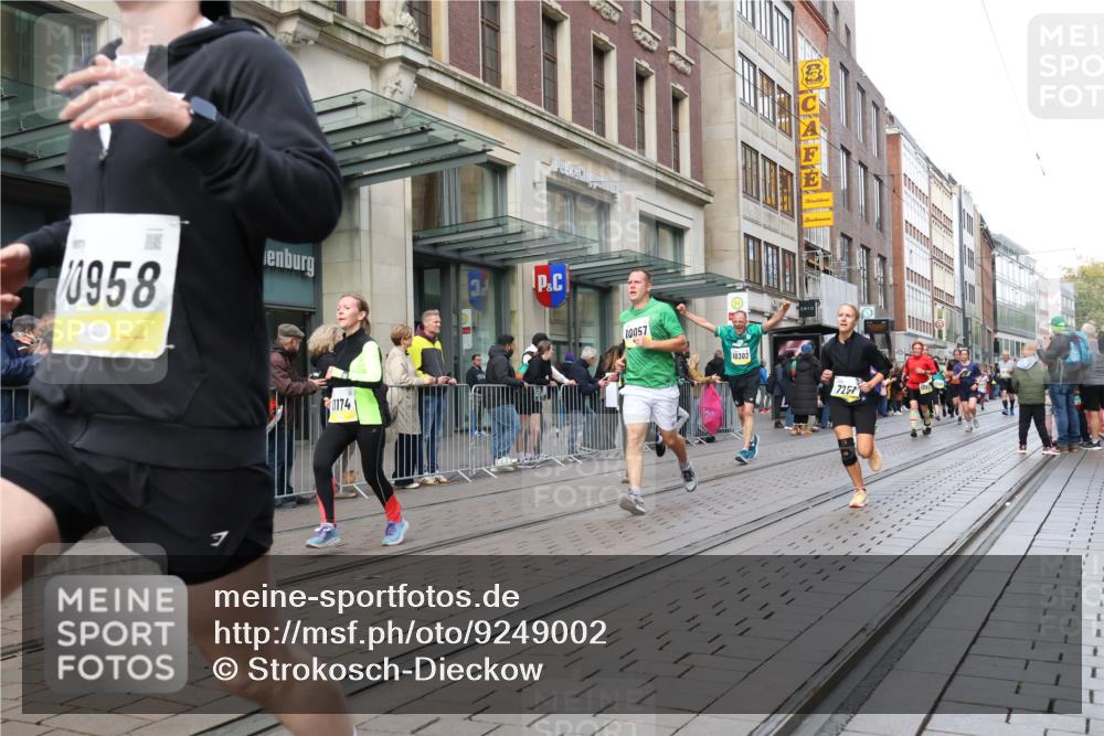 05.10.2025 - 20. swb-Marathon Bremen Strokosch-Dieckow http://msf.ph/oto/9249002 05.10.2025 10:53:05 Ziel 7193, 7251, 9238, 9263, 9461, 9464, 9539, 9569, 9717, 9834, 9868, 9956, 9957, 10057, 10302, 10310, 10317, 10335, 10369, 10460, 10468, 10642, 10655, 10806, 10934, 10958, 10993, 11174, 11175, 11246, 11377, 11510, 11512, 11545, 11616, 11716, 7193, 7251, 9238, 9263, 9461, 9464, 9539, 9569, 9717, 9834, 9868, 9956, 9957, 10057, 10302, 10310, 10317, 10335, 10369, 10460, 10468, 10642, 10655, 10806, 10934, 10958, 10993, 11174, 11246 meine-sportfotos.de