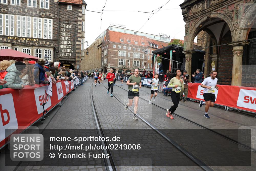 05.10.2025 - 20. swb-Marathon Bremen Yannick Fuchs http://msf.ph/oto/9249006 05.10.2025 10:53:05 Ziel 9187, 9918, 9985, 10064, 10779, 10955, 11450, 11722 meine-sportfotos.de