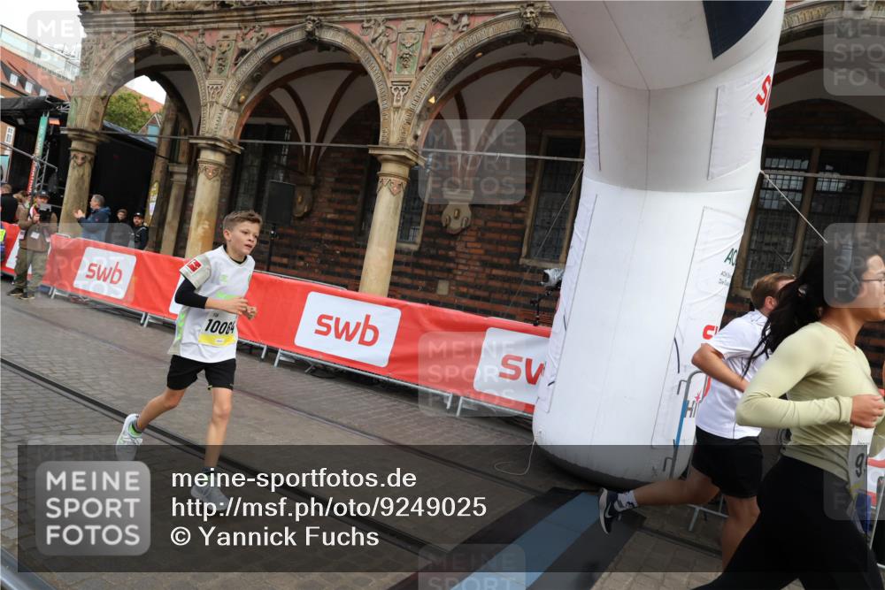 05.10.2025 - 20. swb-Marathon Bremen Yannick Fuchs http://msf.ph/oto/9249025 05.10.2025 10:53:07 Ziel 9187, 9650, 9918, 10064, 10539, 10779, 10955, 11259, 11398, 11411, 11450, 11722 meine-sportfotos.de