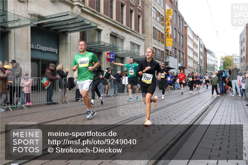 05.10.2025 - 20. swb-Marathon Bremen Strokosch-Dieckow http://msf.ph/oto/9249040 05.10.2025 10:53:06 Ziel 7193, 7251, 9238, 9263, 9461, 9464, 9539, 9569, 9717, 9868, 9956, 9957, 10057, 10302, 10310, 10317, 10335, 10369, 10468, 10642, 10655, 10806, 10925, 10934, 10958, 10993, 11174, 11175, 11246, 11377, 11510, 11512, 11545, 11616, 11716, 7193, 7251, 9238, 9263, 9461, 9464, 9539, 9569, 9717, 9868, 9956, 9957, 10057, 10302, 10310, 10317, 10335, 10369, 10468, 10642, 10655, 10806, 10925, 10934, 10958, 10993, 11174, 11246 meine-sportfotos.de