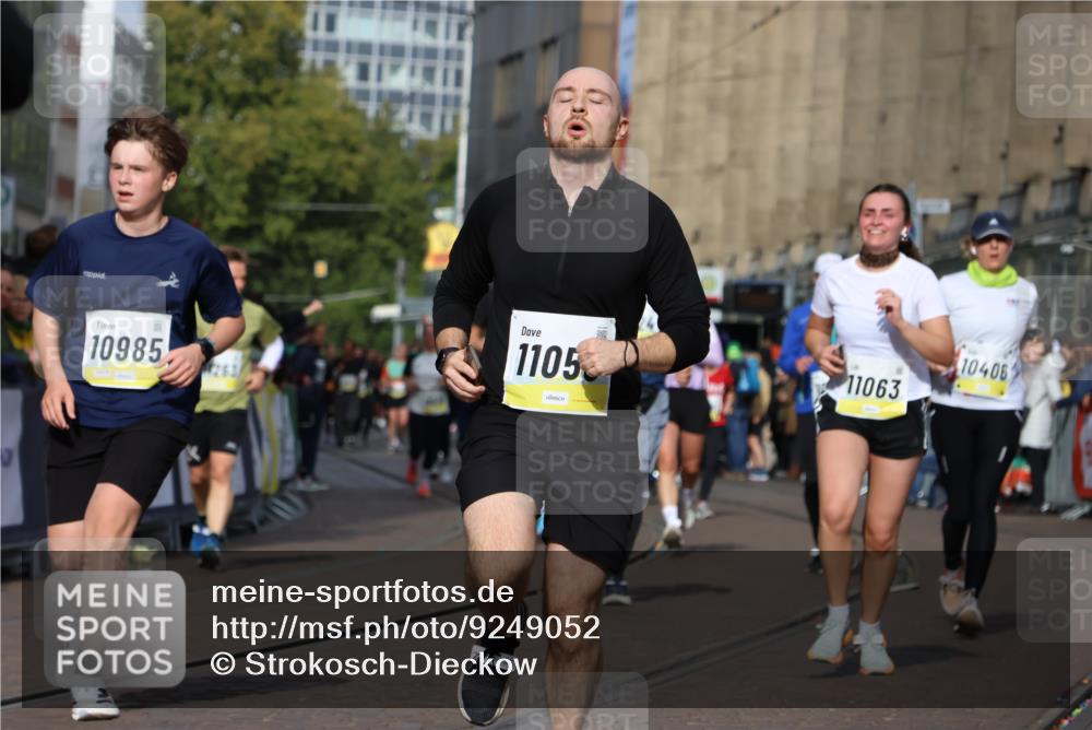05.10.2025 - 20. swb-Marathon Bremen Strokosch-Dieckow http://msf.ph/oto/9249052 05.10.2025 11:00:14 Ziel 7177, 9495, 9672, 10345, 10406, 10492, 10889, 10919, 10985, 11050, 11063, 11263, 11424, 11699, 11713 meine-sportfotos.de