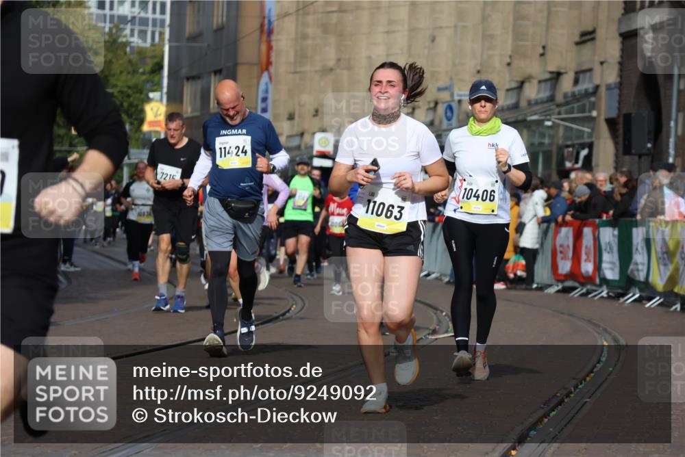 05.10.2025 - 20. swb-Marathon Bremen Strokosch-Dieckow http://msf.ph/oto/9249092 05.10.2025 11:00:15 Ziel 7177, 9495, 9672, 10345, 10406, 10492, 10889, 10919, 10985, 11050, 11063, 11263, 11424, 11699, 11713 meine-sportfotos.de