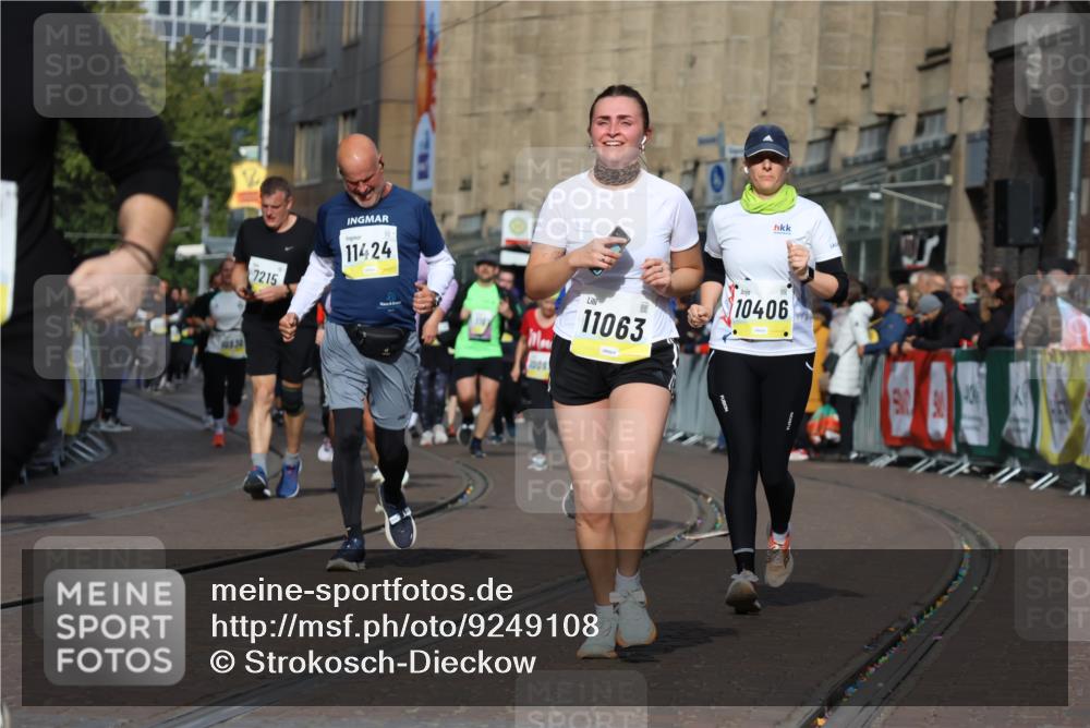 05.10.2025 - 20. swb-Marathon Bremen Strokosch-Dieckow http://msf.ph/oto/9249108 05.10.2025 11:00:15 Ziel 7177, 9495, 9672, 10345, 10406, 10492, 10889, 10919, 10985, 11050, 11063, 11263, 11424, 11699, 11713 meine-sportfotos.de