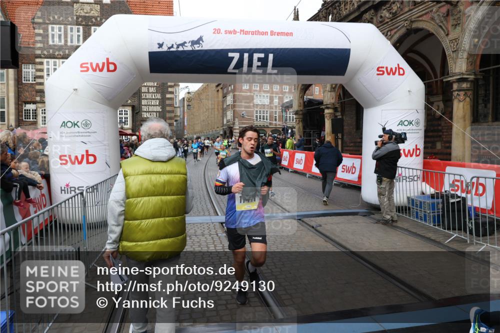 05.10.2025 - 20. swb-Marathon Bremen Yannick Fuchs http://msf.ph/oto/9249130 05.10.2025 10:53:12 Ziel 9187, 9650, 9918, 10064, 10128, 10539, 10779, 11259, 11300, 11398, 11411, 11450, 11722 meine-sportfotos.de