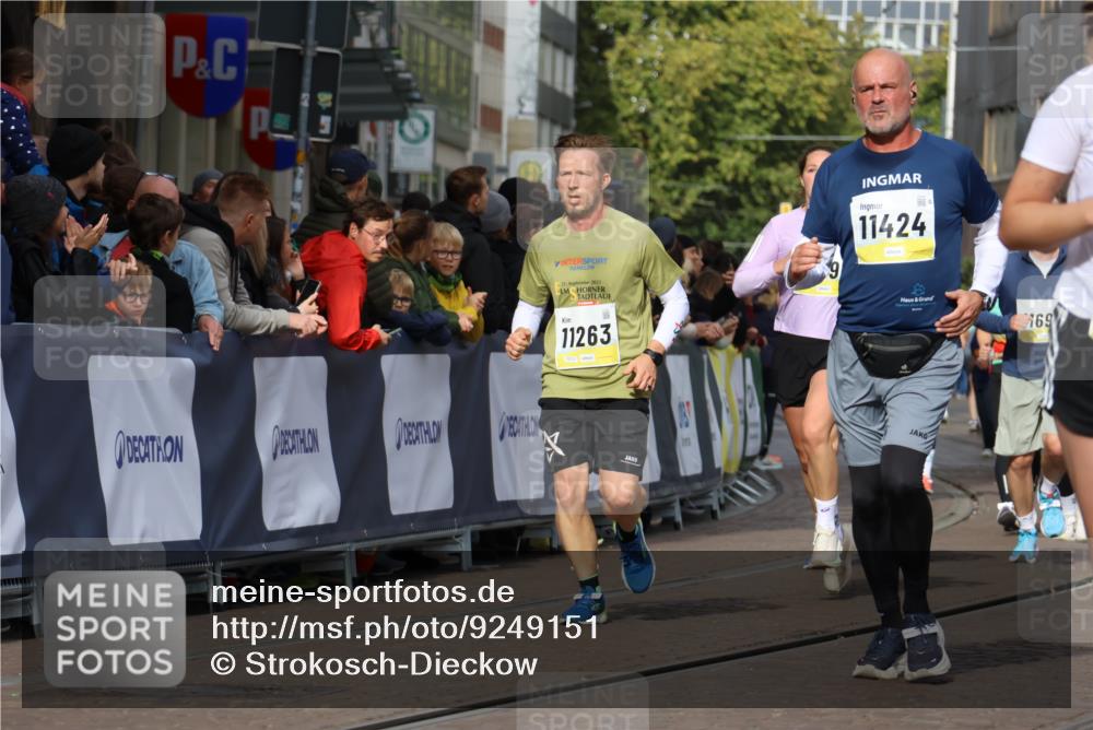 05.10.2025 - 20. swb-Marathon Bremen Strokosch-Dieckow http://msf.ph/oto/9249151 05.10.2025 11:00:16 Ziel 7177, 9495, 9672, 10345, 10406, 10492, 10889, 10919, 10985, 11050, 11063, 11263, 11424, 11699 meine-sportfotos.de