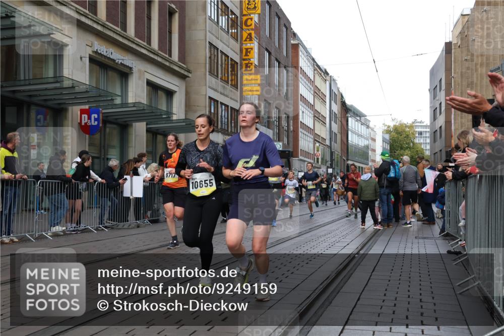 05.10.2025 - 20. swb-Marathon Bremen Strokosch-Dieckow http://msf.ph/oto/9249159 05.10.2025 10:53:10 Ziel 7193, 7251, 9238, 9263, 9461, 9464, 9539, 9569, 9717, 9868, 9957, 10057, 10302, 10310, 10317, 10335, 10369, 10468, 10642, 10655, 10925, 10934, 10993, 11046, 11174, 11175, 11246, 11545, 11616, 11716, 7193, 7251, 9238, 9263, 9461, 9464, 9539, 9569, 9717, 9868, 9957, 10057, 10302, 10310, 10317, 10335, 10369, 10468, 10642, 10655, 10925, 10934, 10993, 11046, 11174, 11246 meine-sportfotos.de