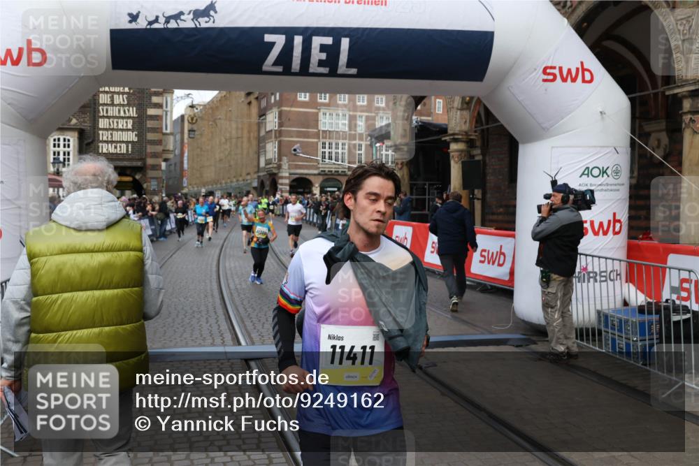 05.10.2025 - 20. swb-Marathon Bremen Yannick Fuchs http://msf.ph/oto/9249162 05.10.2025 10:53:13 Ziel 9187, 9650, 9703, 9918, 10064, 10128, 10539, 11259, 11300, 11398, 11411, 11450, 11722 meine-sportfotos.de