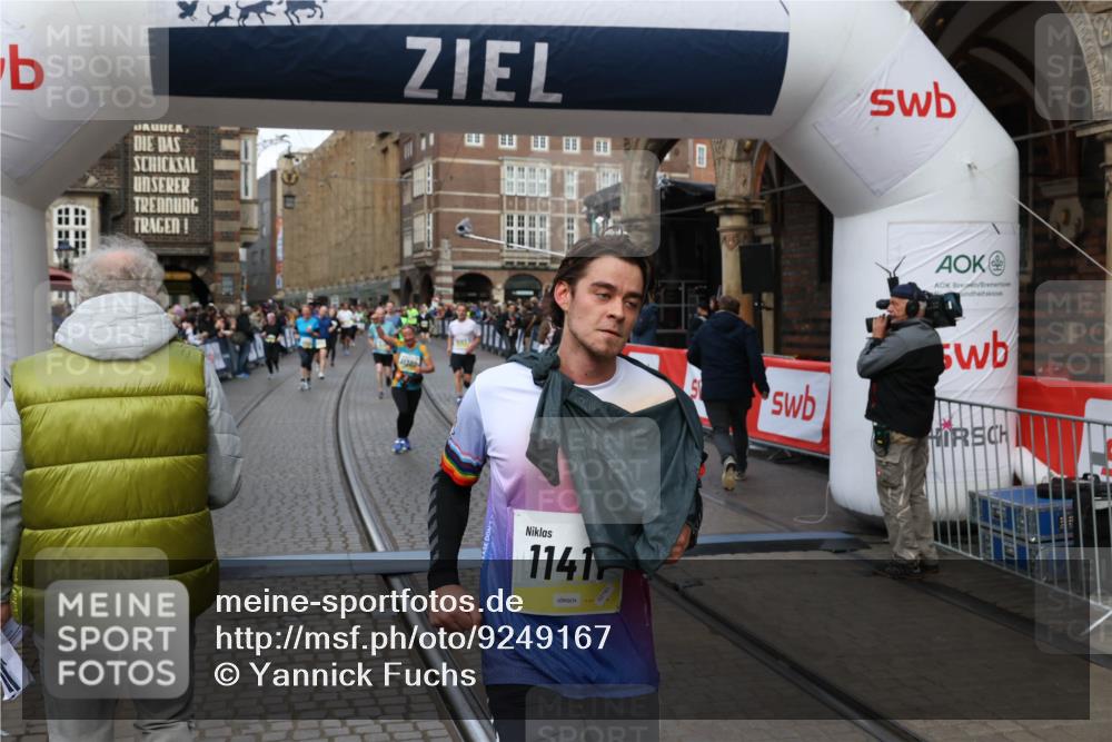 05.10.2025 - 20. swb-Marathon Bremen Yannick Fuchs http://msf.ph/oto/9249167 05.10.2025 10:53:13 Ziel 9187, 9650, 9703, 9918, 10064, 10128, 10539, 11259, 11300, 11398, 11411, 11450, 11722 meine-sportfotos.de