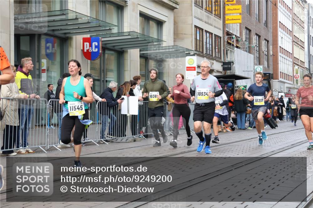 05.10.2025 - 20. swb-Marathon Bremen Strokosch-Dieckow http://msf.ph/oto/9249200 05.10.2025 10:53:11 Ziel 7193, 7251, 9238, 9263, 9461, 9464, 9539, 9569, 9717, 9868, 9957, 10020, 10057, 10302, 10310, 10317, 10335, 10369, 10468, 10642, 10655, 10925, 10934, 11046, 11174, 11175, 11246, 11545, 11616, 11716, 7193, 7251, 9238, 9263, 9461, 9464, 9539, 9569, 9717, 9868, 9957, 10020, 10057, 10302, 10310, 10317, 10335, 10369, 10468, 10642, 10655, 10925, 10934, 11046, 11174, 11246 meine-sportfotos.de
