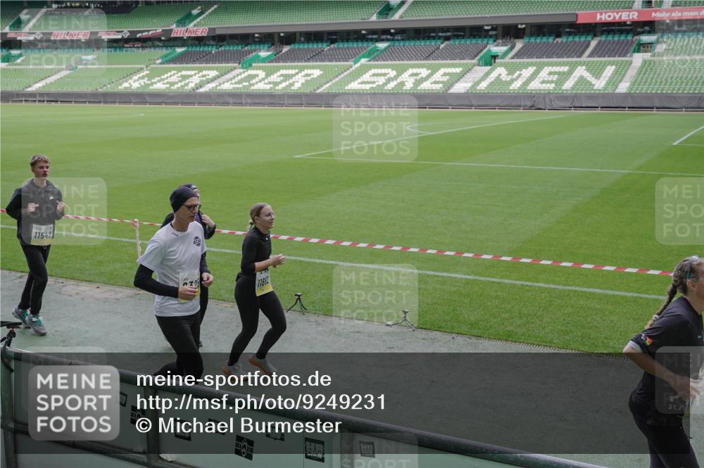 05.10.2025 - 20. swb-Marathon Bremen Michael Burmester http://msf.ph/oto/9249231 05.10.2025 10:39:38 Laufen im Stadion 7199, 7654, 7779, 7788, 7789, 7979, 8123, 9002, 9180, 9186, 9220, 9224, 9225, 9228, 9286, 9315, 9325, 9419, 9515, 9523, 9610, 9628, 9644, 9661, 9662, 9668, 9713, 9765, 9780, 9786, 9850, 9901, 9908, 9944, 9998, 10018, 10021, 10025, 10157, 10185, 10192, 10207, 10238, 10255, 10258, 10289, 10371, 10374, 10422, 10426, 10451, 10462, 10498, 10531, 10557, 10567, 10587, 10597, 10603, 10604, 10619, 10749, 9182, 9229, 9269, 9300, 9324, 9379, 9394 meine-sportfotos.de