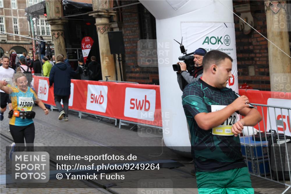 05.10.2025 - 20. swb-Marathon Bremen Yannick Fuchs http://msf.ph/oto/9249264 05.10.2025 10:53:15 Ziel 9449, 9650, 9703, 10128, 10242, 10349, 10466, 10539, 11259, 11300, 11398, 11411, 11450 meine-sportfotos.de