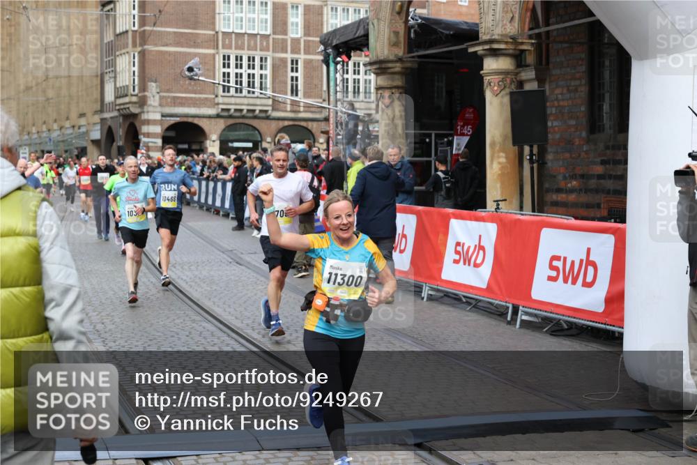 05.10.2025 - 20. swb-Marathon Bremen Yannick Fuchs http://msf.ph/oto/9249267 05.10.2025 10:53:15 Ziel 9449, 9650, 9703, 10128, 10242, 10349, 10466, 10539, 11259, 11300, 11398, 11411, 11450 meine-sportfotos.de