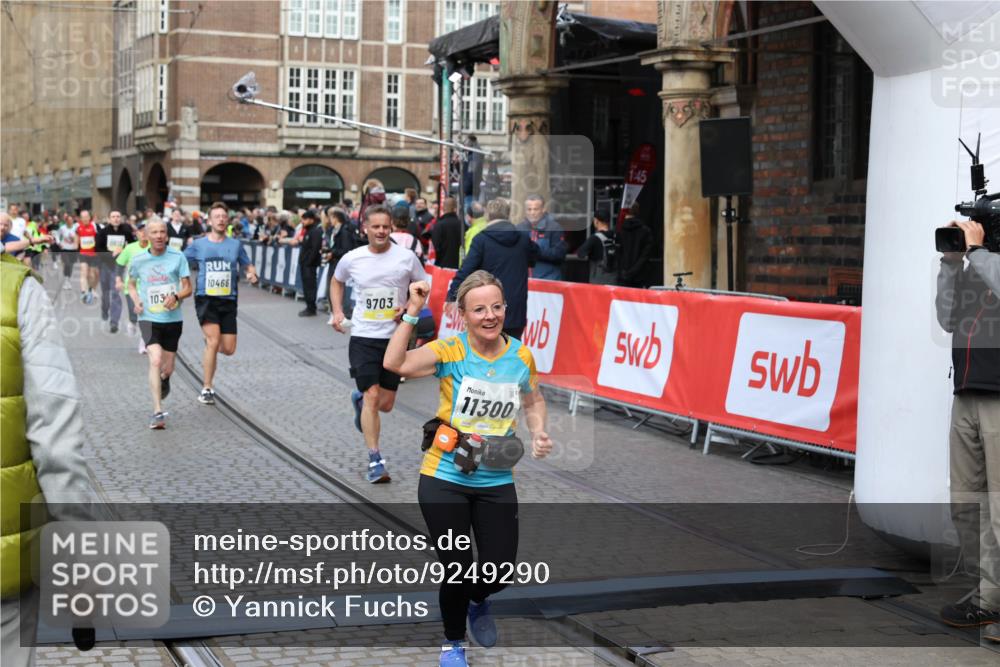 05.10.2025 - 20. swb-Marathon Bremen Yannick Fuchs http://msf.ph/oto/9249290 05.10.2025 10:53:15 Ziel 9449, 9650, 9703, 10128, 10242, 10349, 10466, 10539, 11259, 11300, 11398, 11411, 11450 meine-sportfotos.de