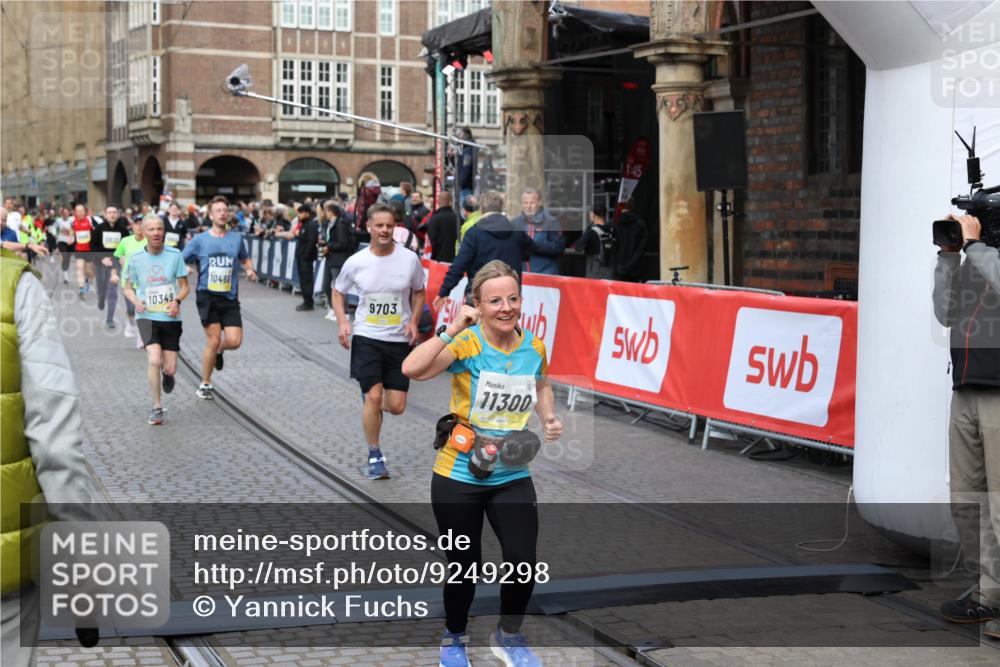 05.10.2025 - 20. swb-Marathon Bremen Yannick Fuchs http://msf.ph/oto/9249298 05.10.2025 10:53:15 Ziel 9449, 9650, 9703, 10128, 10242, 10349, 10466, 10539, 11259, 11300, 11398, 11411, 11450 meine-sportfotos.de