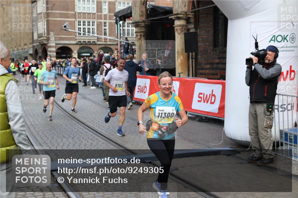 05.10.2025 - 20. swb-Marathon Bremen Yannick Fuchs http://msf.ph/oto/9249305 05.10.2025 10:53:15 Ziel 9449, 9650, 9703, 10128, 10242, 10349, 10466, 10539, 11259, 11300, 11398, 11411, 11450 meine-sportfotos.de