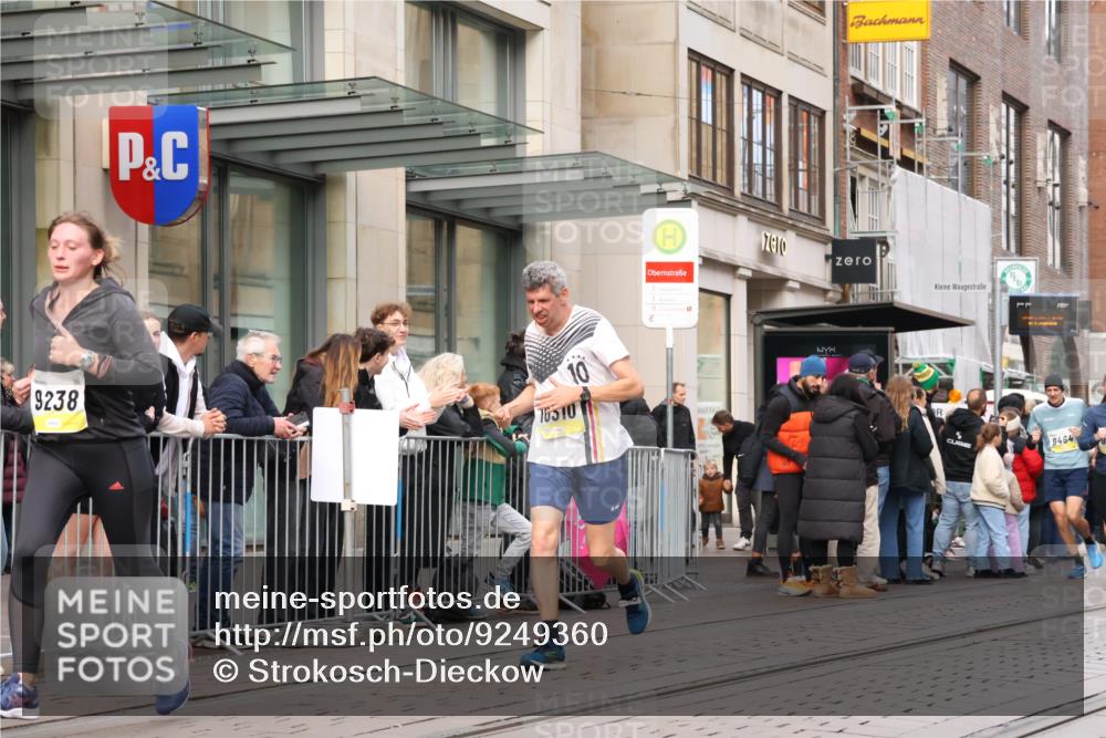 05.10.2025 - 20. swb-Marathon Bremen Strokosch-Dieckow http://msf.ph/oto/9249360 05.10.2025 10:53:18 Ziel 9238, 9461, 9464, 9494, 9569, 9934, 9957, 10020, 10302, 10310, 10335, 10369, 10416, 10468, 10642, 10655, 10906, 10925, 10934, 10966, 11046, 11141, 11246, 11383, 11545, 11616, 11716, 9238, 9461, 9464, 9494, 9569, 9934, 9957, 10020, 10302, 10310, 10335, 10369, 10416, 10468, 10642, 10655, 10906, 10925, 10934, 10966, 11046, 11141, 11246, 11383 meine-sportfotos.de