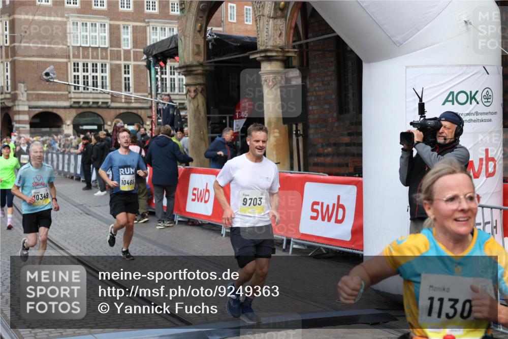 05.10.2025 - 20. swb-Marathon Bremen Yannick Fuchs http://msf.ph/oto/9249363 05.10.2025 10:53:16 Ziel 9449, 9650, 9703, 9834, 10128, 10242, 10349, 10460, 10466, 10539, 11259, 11300, 11398, 11411 meine-sportfotos.de