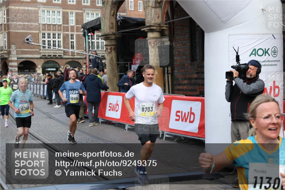 05.10.2025 - 20. swb-Marathon Bremen Yannick Fuchs http://msf.ph/oto/9249375 05.10.2025 10:53:16 Ziel 9449, 9650, 9703, 9834, 10128, 10242, 10349, 10460, 10466, 10539, 11259, 11300, 11398, 11411 meine-sportfotos.de