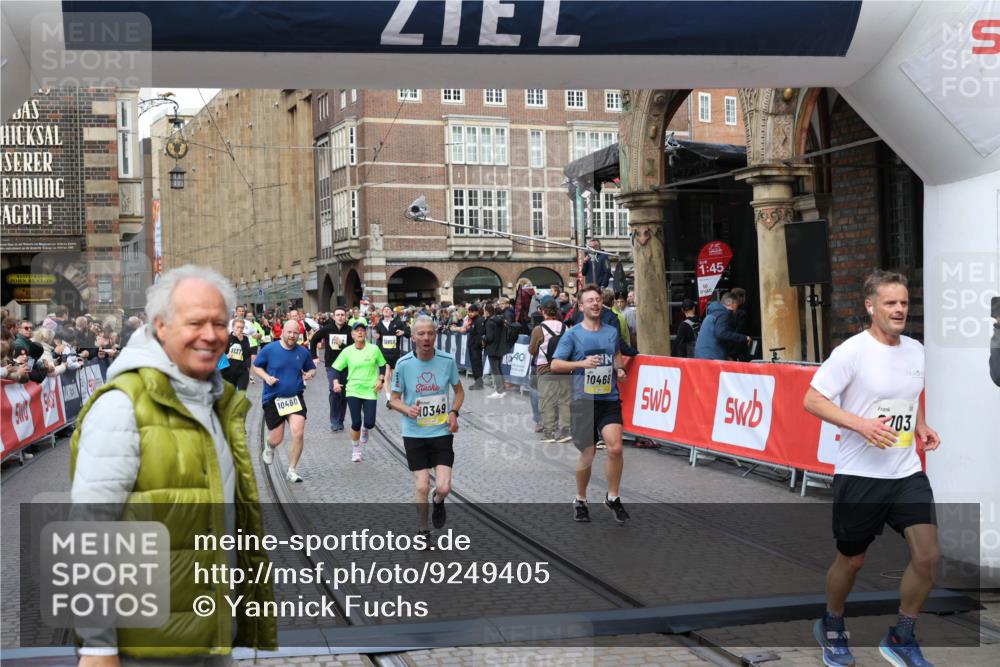 05.10.2025 - 20. swb-Marathon Bremen Yannick Fuchs http://msf.ph/oto/9249405 05.10.2025 10:53:17 Ziel 9449, 9650, 9703, 9834, 10128, 10242, 10349, 10460, 10466, 10539, 10958, 11259, 11300, 11377, 11411, 11512 meine-sportfotos.de