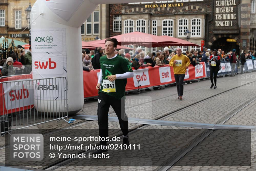 05.10.2025 - 20. swb-Marathon Bremen Yannick Fuchs http://msf.ph/oto/9249411 05.10.2025 11:13:10 Ziel 10041, 11118, 11170, 11494 meine-sportfotos.de