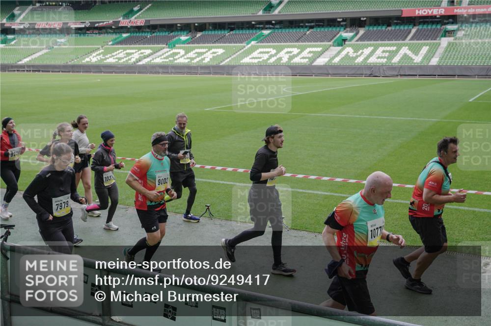 05.10.2025 - 20. swb-Marathon Bremen Michael Burmester http://msf.ph/oto/9249417 05.10.2025 10:39:44 Laufen im Stadion 7199, 7654, 7779, 7789, 7979, 9002, 9180, 9186, 9220, 9224, 9225, 9228, 9241, 9286, 9315, 9325, 9419, 9515, 9523, 9554, 9571, 9610, 9628, 9644, 9661, 9662, 9668, 9713, 9765, 9780, 9786, 9850, 9901, 9908, 9931, 9944, 9976, 9998, 10018, 10021, 10025, 10157, 10185, 10192, 10207, 10238, 10255, 10258, 10286, 10289, 10371, 10374, 10383, 10422, 10426, 10451, 10462, 10498, 10531, 10532, 10557, 10567, 10587, 10597, 10603, 10604, 10619, 10749, 9229, 9269, 9300, 9324, 9379, 9394 meine-sportfotos.de