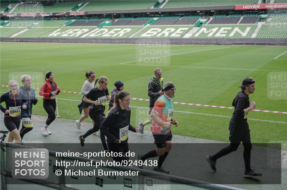 05.10.2025 - 20. swb-Marathon Bremen Michael Burmester http://msf.ph/oto/9249438 05.10.2025 10:39:44 Laufen im Stadion 7199, 7654, 7779, 7789, 7979, 9002, 9180, 9186, 9220, 9224, 9225, 9228, 9241, 9286, 9315, 9325, 9419, 9515, 9523, 9554, 9571, 9610, 9628, 9644, 9661, 9662, 9668, 9713, 9765, 9780, 9786, 9850, 9901, 9908, 9931, 9944, 9976, 9998, 10018, 10021, 10025, 10157, 10185, 10192, 10207, 10238, 10255, 10258, 10286, 10289, 10371, 10374, 10383, 10422, 10426, 10451, 10462, 10498, 10531, 10532, 10557, 10567, 10587, 10597, 10603, 10604, 10619, 10749, 9229, 9269, 9300, 9324, 9379, 9394 meine-sportfotos.de