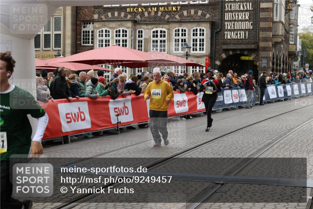 05.10.2025 - 20. swb-Marathon Bremen Yannick Fuchs http://msf.ph/oto/9249457 05.10.2025 11:13:10 Ziel 10041, 11118, 11170, 11494 meine-sportfotos.de
