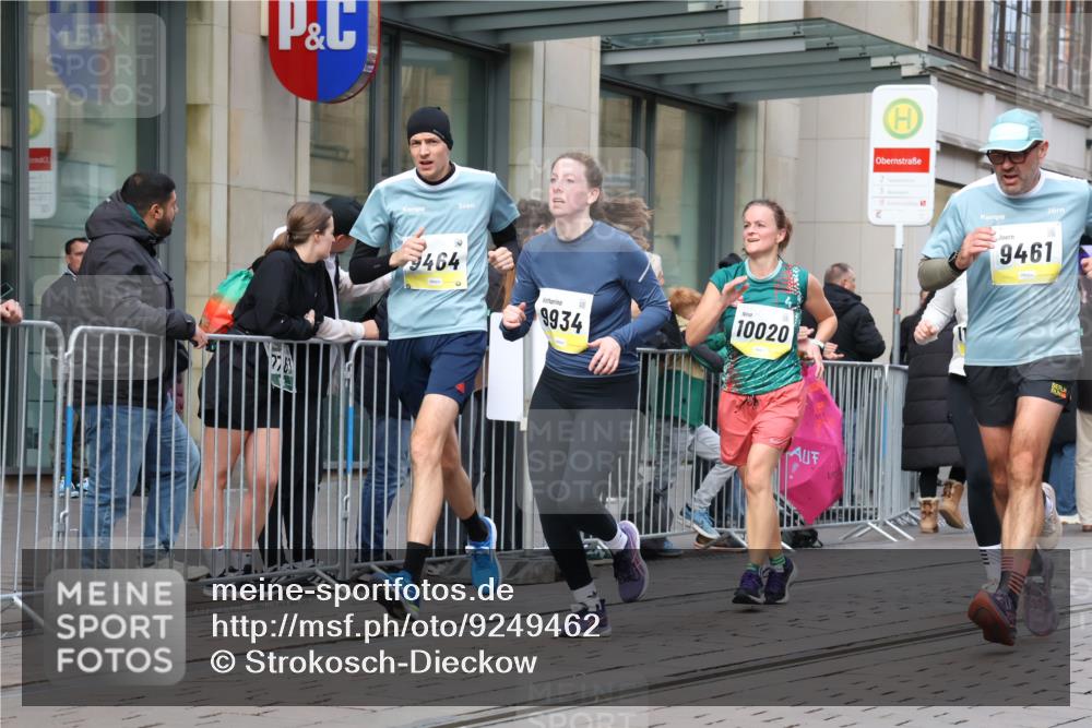 05.10.2025 - 20. swb-Marathon Bremen Strokosch-Dieckow http://msf.ph/oto/9249462 05.10.2025 10:53:22 Ziel 9238, 9461, 9464, 9494, 9569, 9701, 9934, 10020, 10046, 10310, 10416, 10616, 10642, 10696, 10906, 10925, 10966, 11046, 11141, 11246, 11383, 11445, 11533, 9238, 9461, 9464, 9494, 9569, 9701, 9934, 10020, 10046, 10310, 10416, 10616, 10642, 10696, 10906, 10925, 10966, 11046, 11141, 11246, 11383, 11445, 11533 meine-sportfotos.de