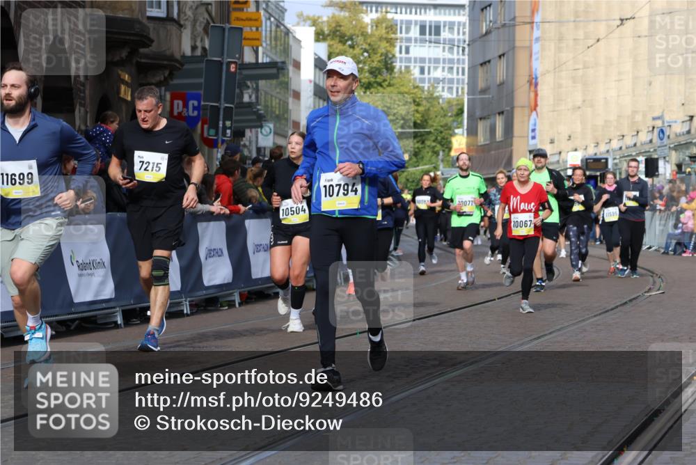 05.10.2025 - 20. swb-Marathon Bremen Strokosch-Dieckow http://msf.ph/oto/9249486 05.10.2025 11:00:22 Ziel 7215, 9173, 10067, 10071, 10217, 10406, 10492, 10504, 10794, 10930, 11063, 11263, 11424, 11619, 11699 meine-sportfotos.de