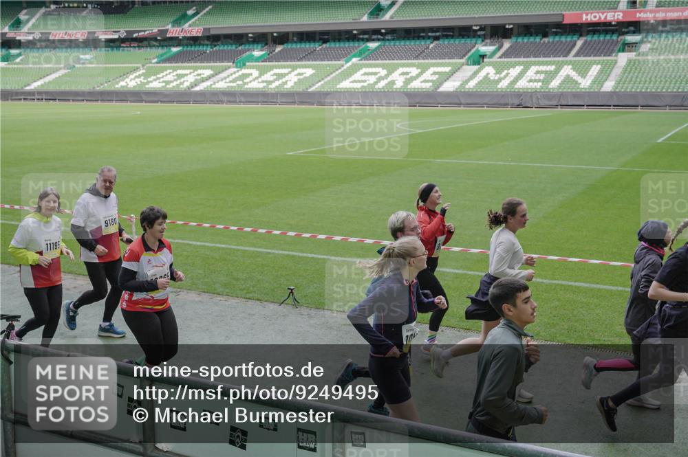05.10.2025 - 20. swb-Marathon Bremen Michael Burmester http://msf.ph/oto/9249495 05.10.2025 10:39:46 Laufen im Stadion 7199, 7654, 7779, 7789, 7979, 9002, 9180, 9186, 9220, 9224, 9225, 9228, 9241, 9286, 9315, 9325, 9419, 9515, 9523, 9554, 9571, 9610, 9619, 9628, 9644, 9661, 9662, 9668, 9713, 9765, 9780, 9786, 9850, 9901, 9908, 9931, 9944, 9976, 9998, 10018, 10021, 10025, 10157, 10185, 10192, 10207, 10238, 10255, 10258, 10286, 10289, 10371, 10374, 10383, 10422, 10426, 10451, 10462, 10498, 10531, 10532, 10557, 10567, 10587, 10597, 10603, 10604, 10619, 10749, 9229, 9269, 9324, 9379 meine-sportfotos.de