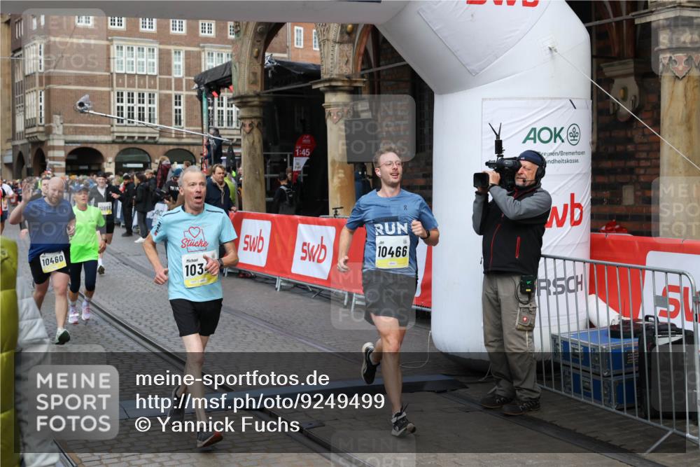 05.10.2025 - 20. swb-Marathon Bremen Yannick Fuchs http://msf.ph/oto/9249499 05.10.2025 10:53:18 Ziel 9449, 9703, 9834, 10128, 10242, 10349, 10460, 10466, 10958, 11300, 11377, 11512 meine-sportfotos.de