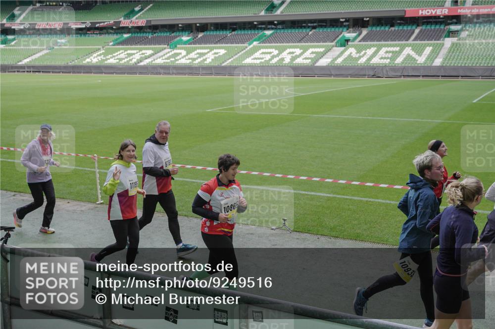 05.10.2025 - 20. swb-Marathon Bremen Michael Burmester http://msf.ph/oto/9249516 05.10.2025 10:39:47 Laufen im Stadion 7199, 7654, 7779, 7789, 7979, 9002, 9180, 9186, 9220, 9224, 9225, 9228, 9241, 9286, 9315, 9325, 9419, 9515, 9523, 9554, 9571, 9610, 9619, 9628, 9644, 9661, 9662, 9668, 9713, 9765, 9780, 9786, 9850, 9901, 9908, 9931, 9944, 9976, 10018, 10021, 10025, 10157, 10185, 10192, 10207, 10238, 10255, 10258, 10286, 10289, 10371, 10374, 10383, 10422, 10426, 10451, 10462, 10498, 10531, 10532, 10542, 10557, 10567, 10587, 10597, 10603, 10604, 10619, 10749, 9229, 9269, 9324, 9379 meine-sportfotos.de