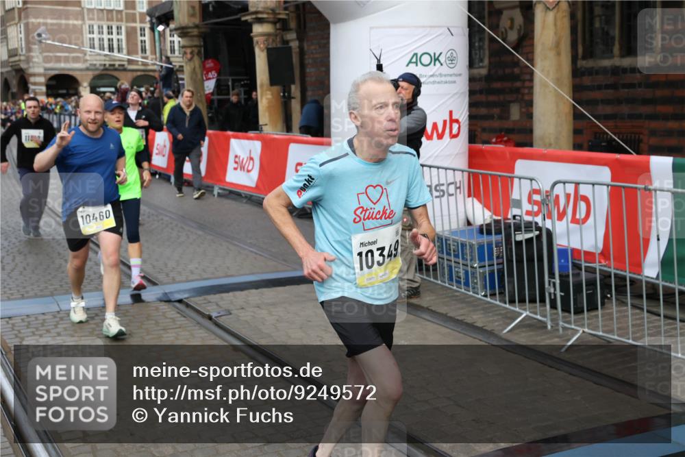 05.10.2025 - 20. swb-Marathon Bremen Yannick Fuchs http://msf.ph/oto/9249572 05.10.2025 10:53:19 Ziel 9449, 9703, 9834, 10128, 10242, 10349, 10460, 10466, 10958, 11300, 11377, 11512 meine-sportfotos.de