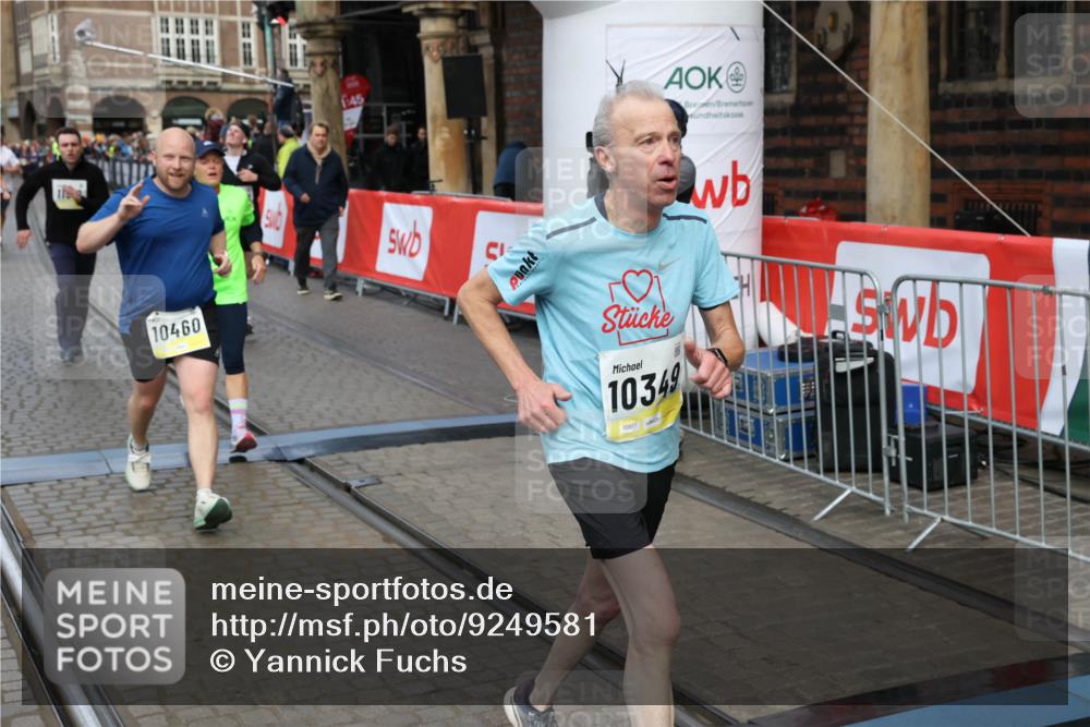 05.10.2025 - 20. swb-Marathon Bremen Yannick Fuchs http://msf.ph/oto/9249581 05.10.2025 10:53:19 Ziel 9449, 9703, 9834, 10128, 10242, 10349, 10460, 10466, 10958, 11300, 11377, 11512 meine-sportfotos.de