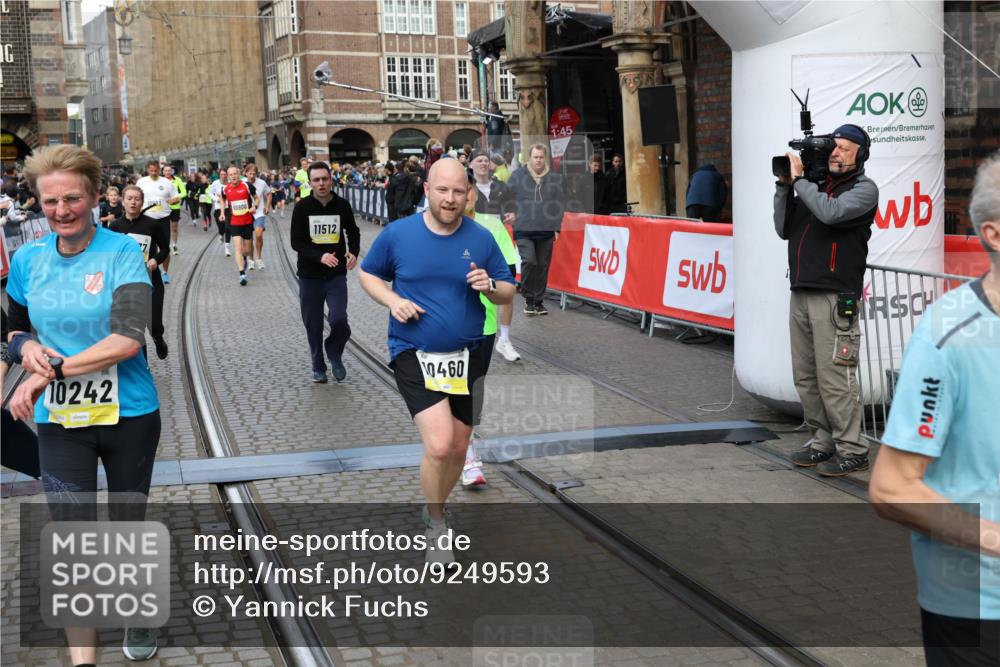 05.10.2025 - 20. swb-Marathon Bremen Yannick Fuchs http://msf.ph/oto/9249593 05.10.2025 10:53:20 Ziel 9449, 9703, 9834, 9956, 10128, 10242, 10349, 10460, 10466, 10806, 10958, 11300, 11377, 11510, 11512 meine-sportfotos.de
