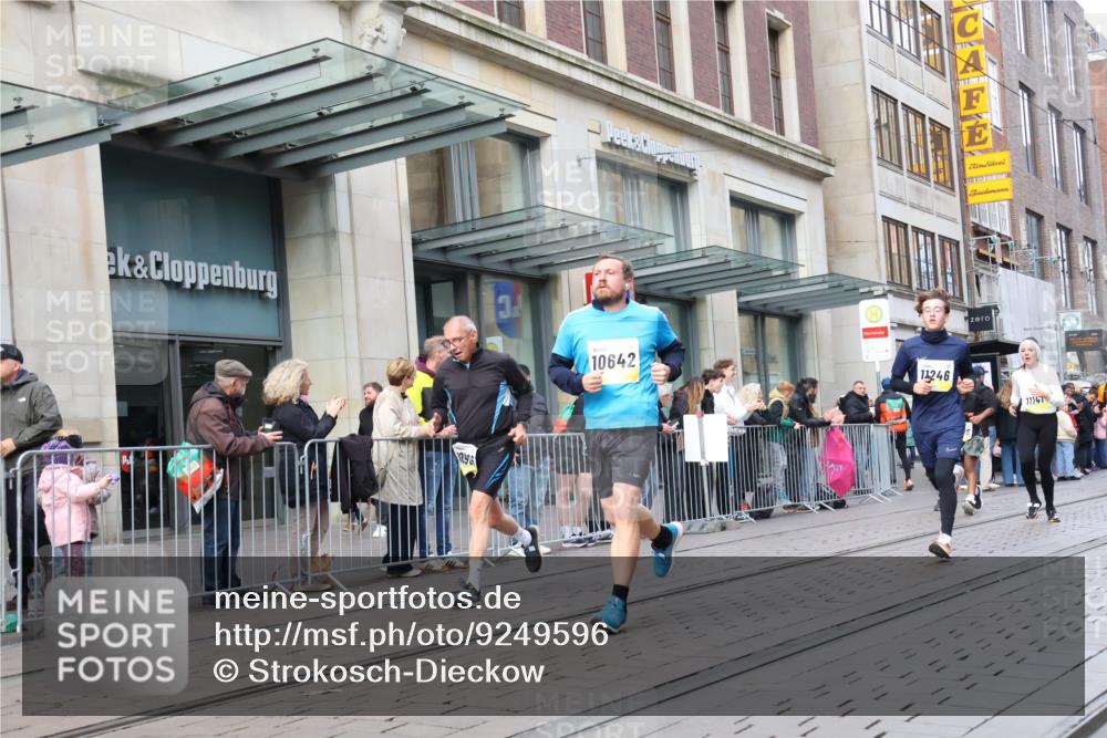 05.10.2025 - 20. swb-Marathon Bremen Strokosch-Dieckow http://msf.ph/oto/9249596 05.10.2025 10:53:27 Ziel 9238, 9313, 9456, 9461, 9464, 9494, 9548, 9569, 9701, 9934, 10020, 10046, 10163, 10310, 10416, 10484, 10616, 10642, 10696, 10785, 10906, 10925, 10966, 11046, 11141, 11152, 11246, 11383, 11445, 11533, 9238, 9313, 9456, 9461, 9464, 9494, 9548, 9569, 9701, 9934, 10020, 10046, 10163, 10310, 10416, 10484, 10616, 10642, 10696, 10785, 10906, 10925, 10966, 11046, 11141, 11152, 11246, 11383, 11445, 11533 meine-sportfotos.de