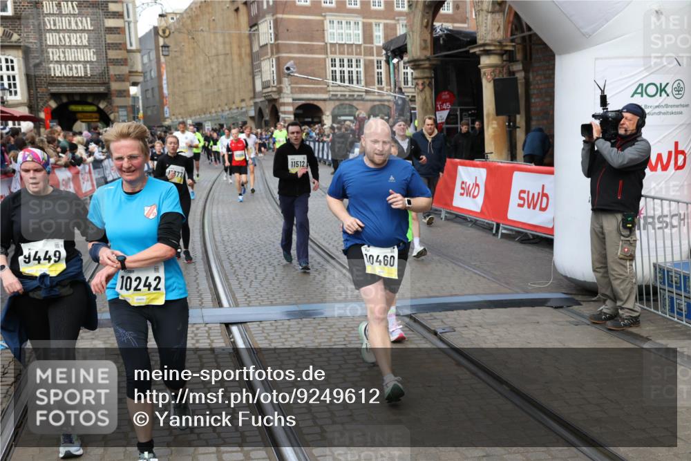 05.10.2025 - 20. swb-Marathon Bremen Yannick Fuchs http://msf.ph/oto/9249612 05.10.2025 10:53:20 Ziel 9449, 9703, 9834, 9956, 10128, 10242, 10349, 10460, 10466, 10806, 10958, 11300, 11377, 11510, 11512 meine-sportfotos.de