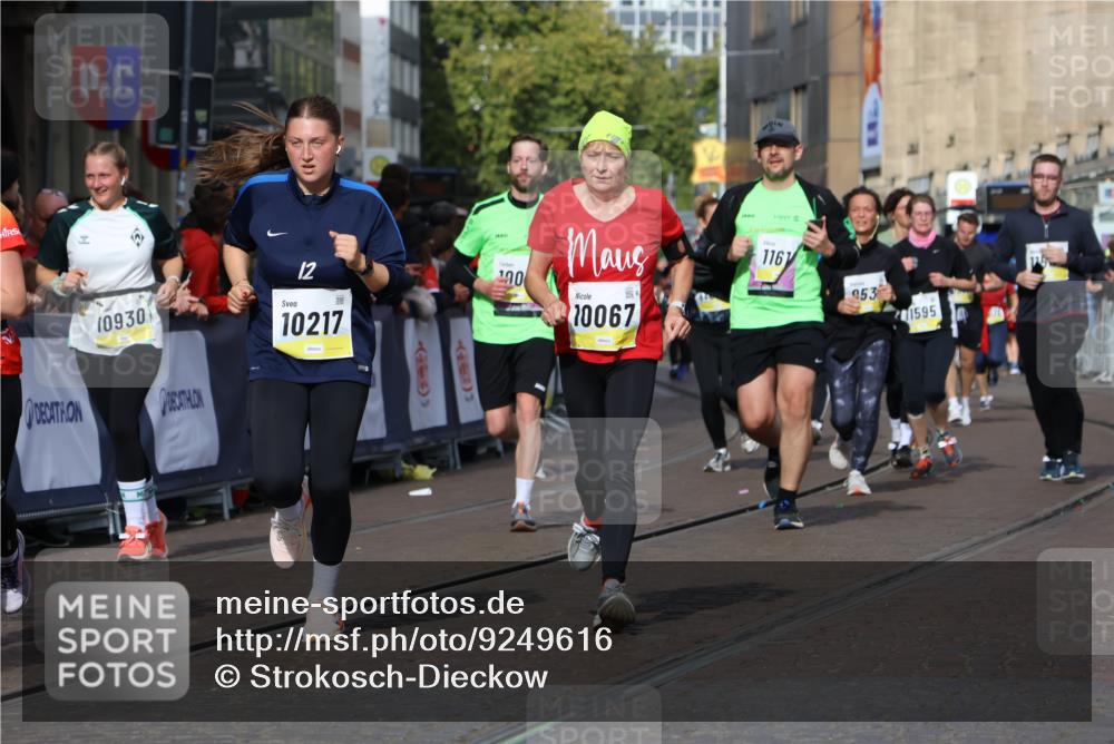 05.10.2025 - 20. swb-Marathon Bremen Strokosch-Dieckow http://msf.ph/oto/9249616 05.10.2025 11:00:24 Ziel 7215, 9173, 9177, 9531, 10063, 10067, 10071, 10217, 10504, 10794, 10930, 11003, 11424, 11534, 11595, 11619, 11699 meine-sportfotos.de