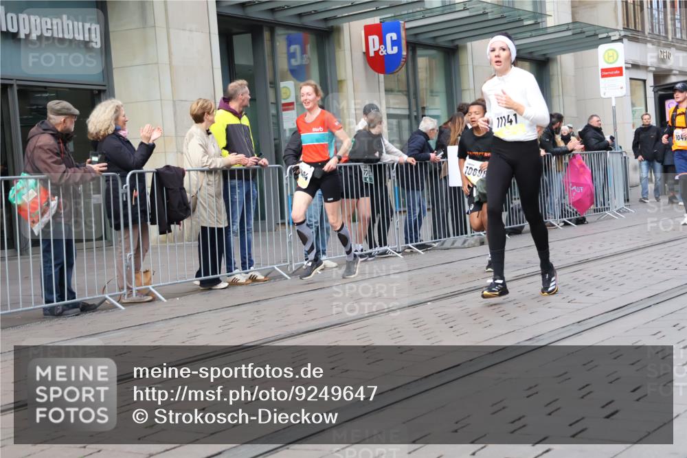 05.10.2025 - 20. swb-Marathon Bremen Strokosch-Dieckow http://msf.ph/oto/9249647 05.10.2025 10:53:29 Ziel 9313, 9456, 9494, 9548, 9701, 9934, 10020, 10046, 10075, 10163, 10310, 10416, 10484, 10616, 10642, 10696, 10785, 10906, 10925, 10966, 11046, 11141, 11152, 11246, 11339, 11383, 11445, 11533, 9313, 9456, 9494, 9548, 9701, 9934, 10020, 10046, 10075, 10163, 10310, 10416, 10484, 10616, 10642, 10696, 10785, 10906, 10925, 10966, 11046, 11141, 11152, 11246, 11339, 11383, 11445, 11533 meine-sportfotos.de