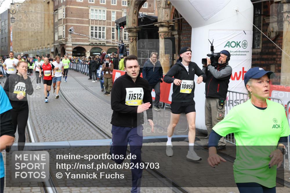 05.10.2025 - 20. swb-Marathon Bremen Yannick Fuchs http://msf.ph/oto/9249703 05.10.2025 10:53:21 Ziel 9449, 9703, 9834, 9956, 10242, 10349, 10460, 10466, 10806, 10958, 10993, 11300, 11377, 11510, 11512 meine-sportfotos.de