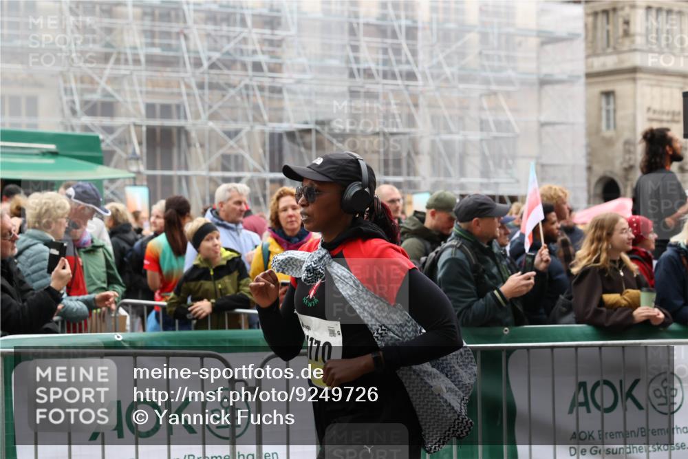 05.10.2025 - 20. swb-Marathon Bremen Yannick Fuchs http://msf.ph/oto/9249726 05.10.2025 11:13:17 Ziel 9891, 11170, 11332, 11494 meine-sportfotos.de