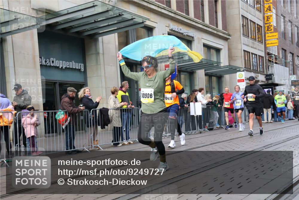 05.10.2025 - 20. swb-Marathon Bremen Strokosch-Dieckow http://msf.ph/oto/9249727 05.10.2025 10:53:31 Ziel 9313, 9456, 9494, 9520, 9548, 9701, 9807, 9835, 9934, 10020, 10046, 10075, 10163, 10416, 10484, 10616, 10696, 10785, 10906, 10925, 10966, 11046, 11141, 11152, 11339, 11383, 11445, 11533, 11593, 9313, 9456, 9494, 9520, 9548, 9701, 9807, 9835, 9934, 10020, 10046, 10075, 10163, 10416, 10484, 10616, 10696, 10785, 10906, 10925, 10966, 11046, 11141, 11152, 11339, 11383, 11445, 11533, 11593 meine-sportfotos.de