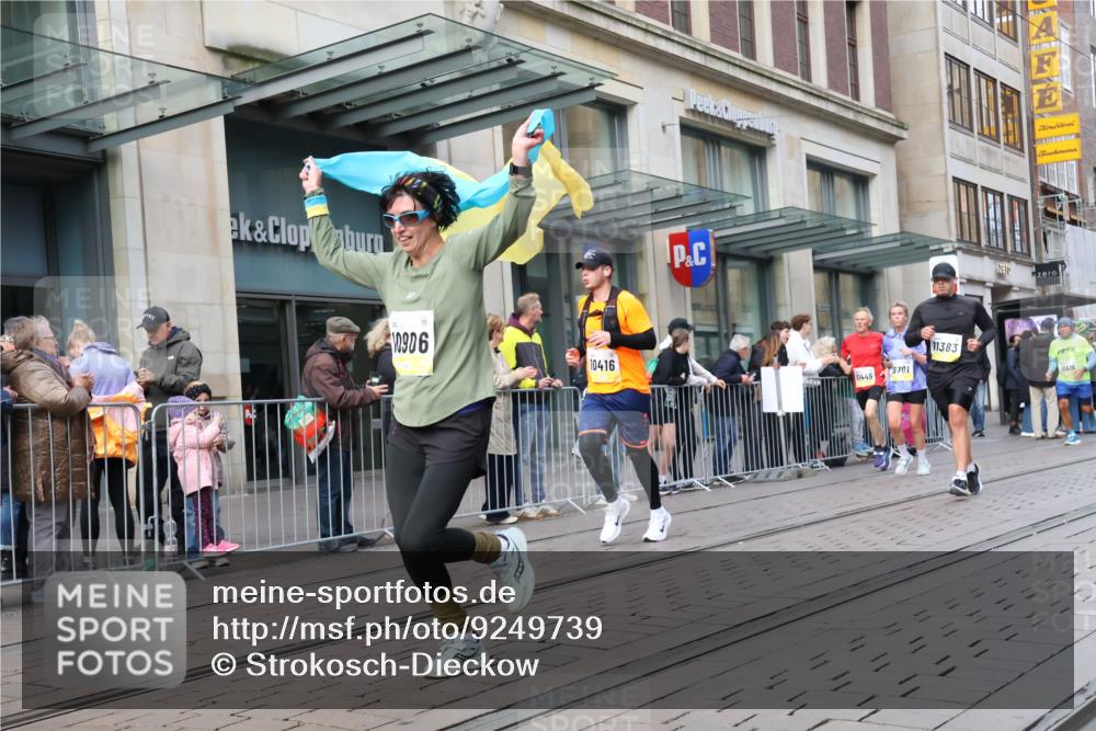 05.10.2025 - 20. swb-Marathon Bremen Strokosch-Dieckow http://msf.ph/oto/9249739 05.10.2025 10:53:31 Ziel 9313, 9456, 9494, 9520, 9548, 9701, 9807, 9835, 9934, 10020, 10046, 10075, 10163, 10416, 10484, 10616, 10696, 10785, 10906, 10925, 10966, 11046, 11141, 11152, 11339, 11383, 11445, 11533, 11593, 9313, 9456, 9494, 9520, 9548, 9701, 9807, 9835, 9934, 10020, 10046, 10075, 10163, 10416, 10484, 10616, 10696, 10785, 10906, 10925, 10966, 11046, 11141, 11152, 11339, 11383, 11445, 11533, 11593 meine-sportfotos.de